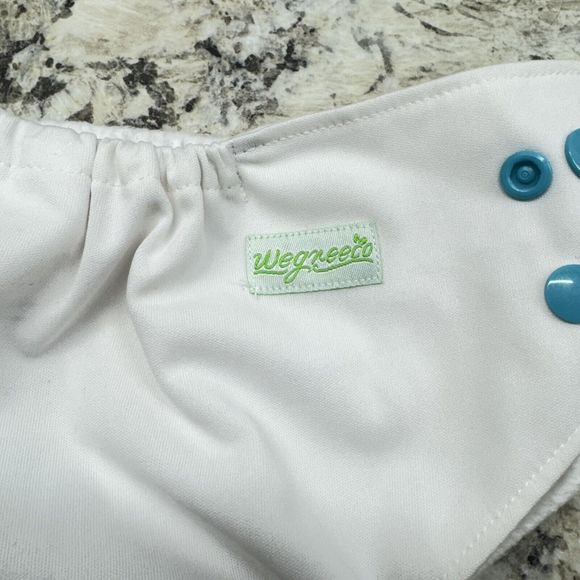 Wegreeco Cloth Diapers 6 Diapers 6 Inserts - Picture 11 of 13